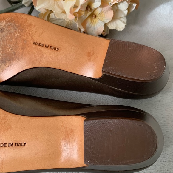 Ferragamo Vara Bow Pump - Picture 8 of 8